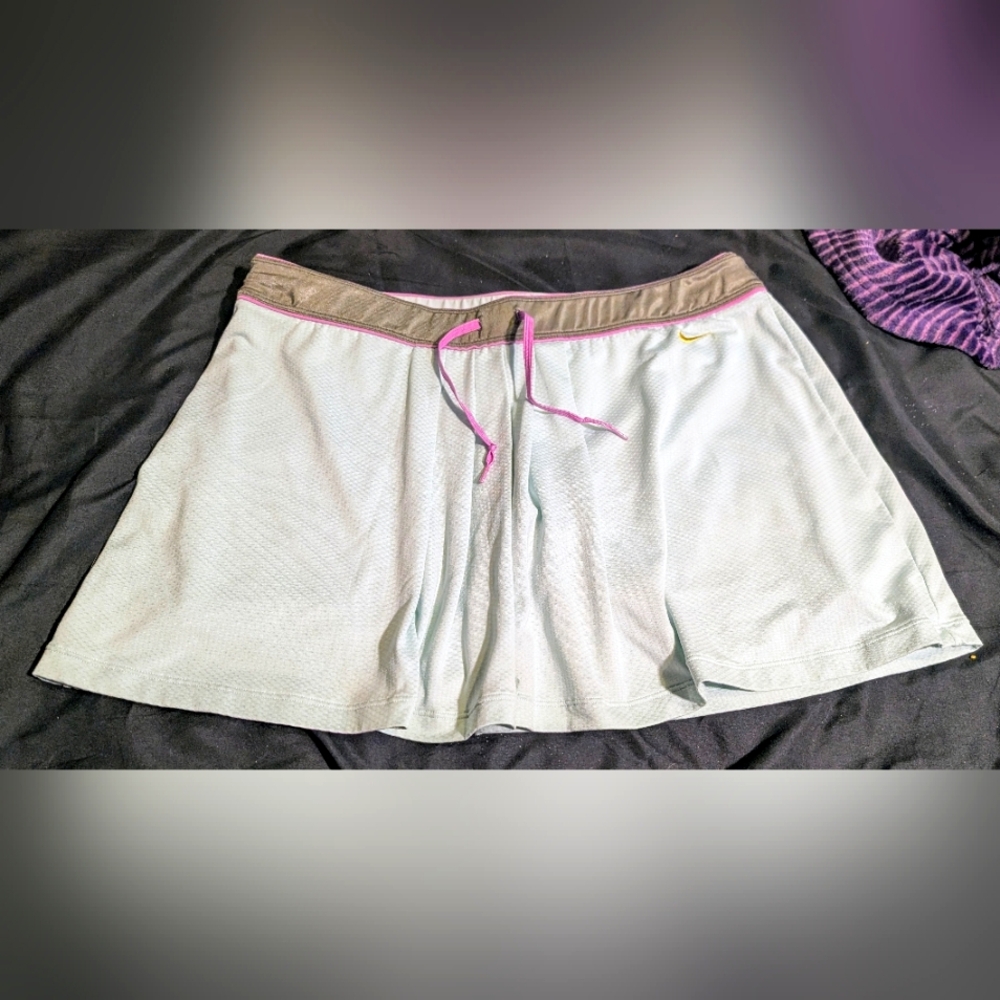 Nike Women's Light Green Dri Fit Skorts